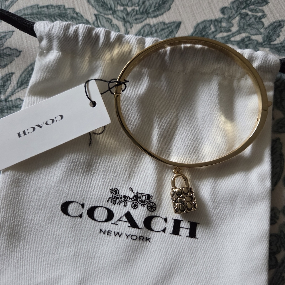 📣SOLD📣 💛NWT Coach Gold Bangle Bracelet With C Monogram Lock💛